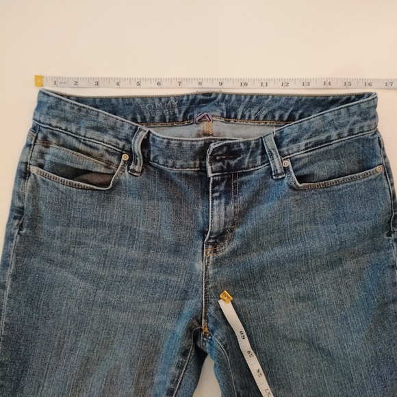 Tommy ankle crop mid-wash women's jeans. - Picture 8 of 9